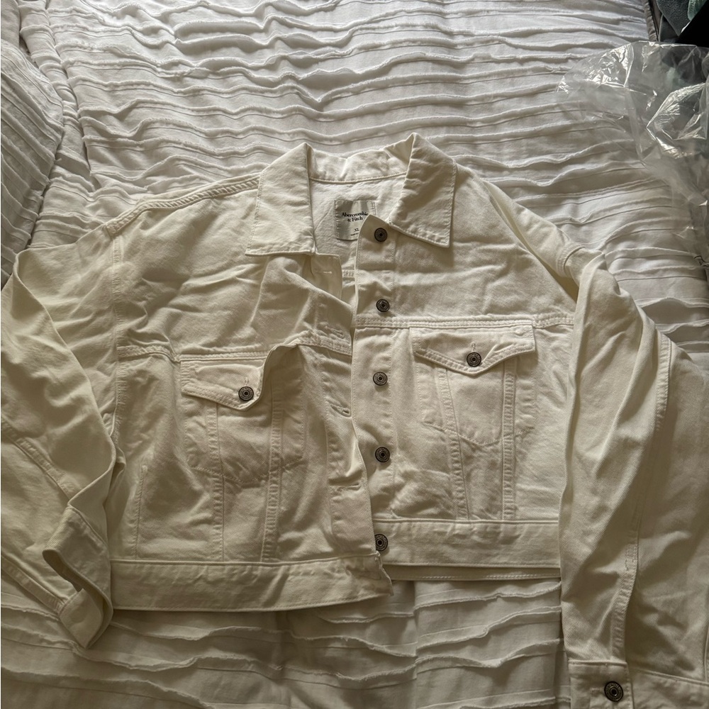 Abercrombie WHITECropped Denim Trucker Jacke - Picture 3 of 3